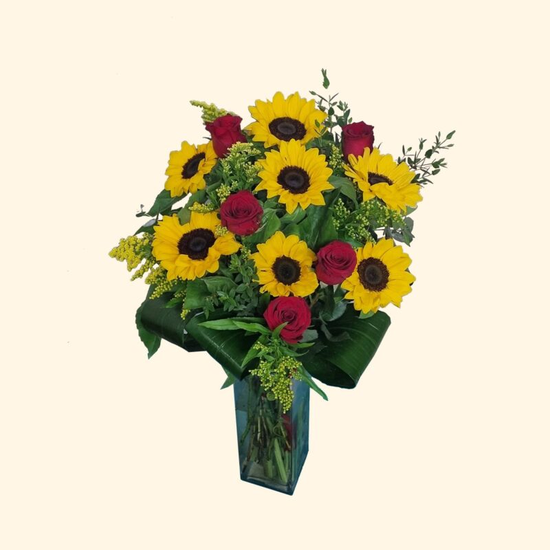 Bouquet di rose rosse e girasoli