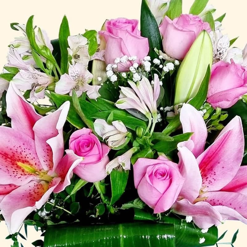 Bouquet rosa di Lilium, Rose e Alstroemeria, consegniamo a domicilio e su appuntamento a Roma