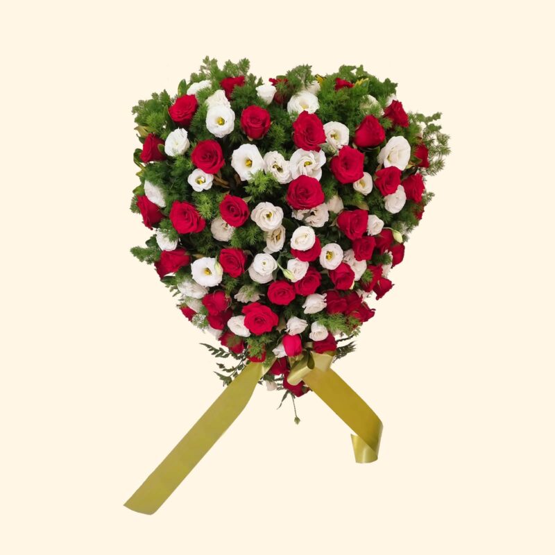 Cuore funebre corona di rose miste con treppiedi