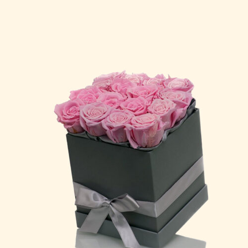 Flower Box in cappelliera quadrata con Rose stabilizzate di colore rosa