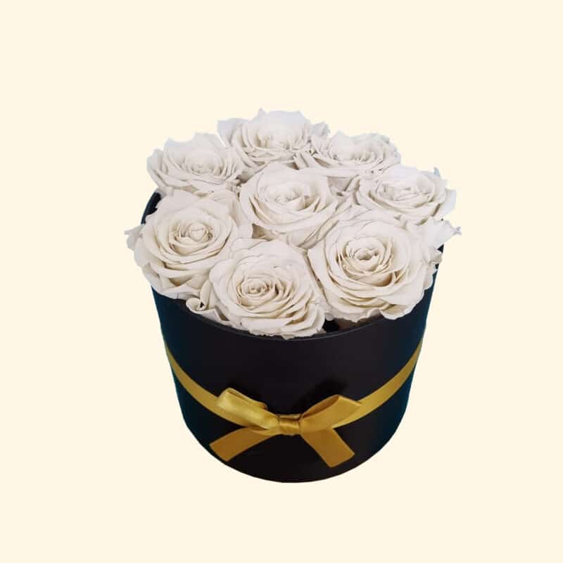 Flower Box in cappelliera tonda con Rose stabilizzate di colore bianco