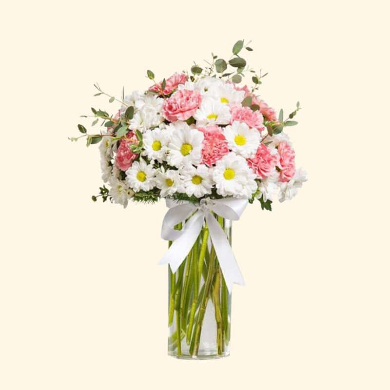 Bouquet bianco e rosa di Margherite e Garofani. 