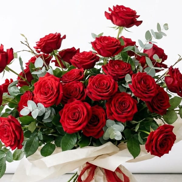 Consegniamo a domicilio e su appuntamento Rose rosse a Roma. Red Roses - Home Delivery in Rome